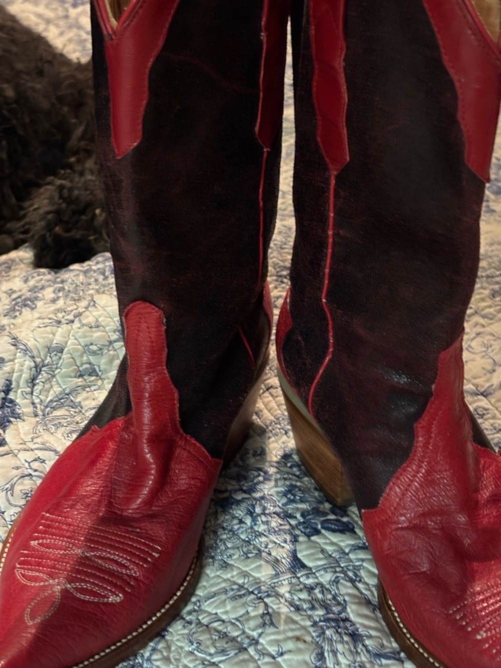 Los Altos Red and Black Western  Boots. Size 9